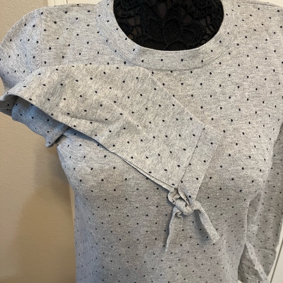 Loft gray polka dot sweater with long sleeves & ties on the sleeves. Size small - Picture 3 of 6
